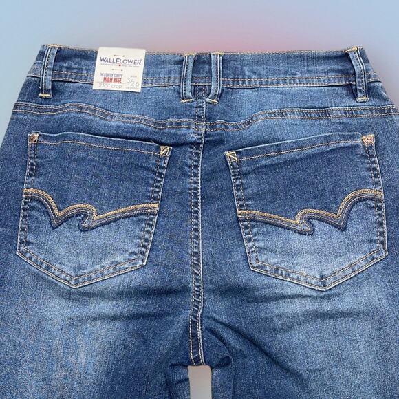 WALLFLOWER Women’s 3 /26 HIGH RISE CURVY CROP Button Fly Blue Jeans - Picture 2 of 4
